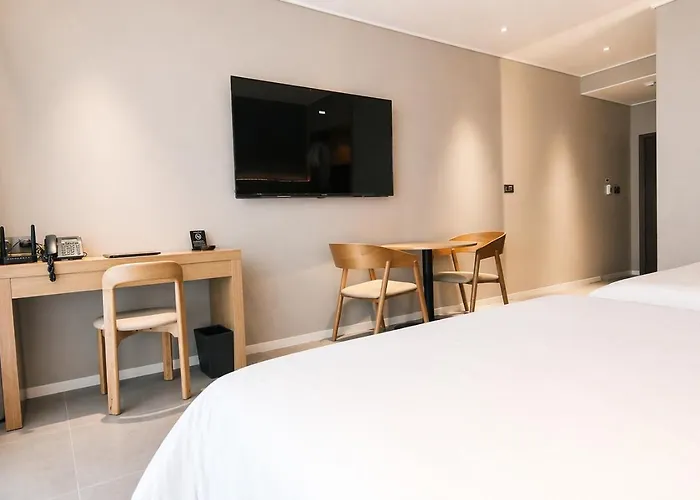 Laon Hotel